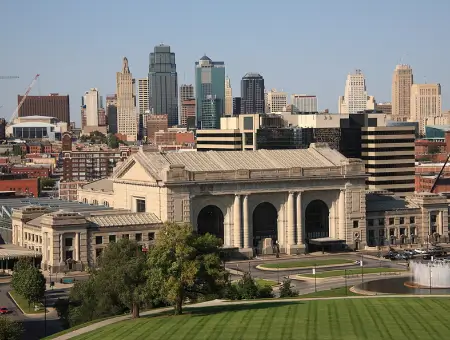 An image of iconic Union Station and the KC skyline for Secure Data Recovery in Kansas City, MO.